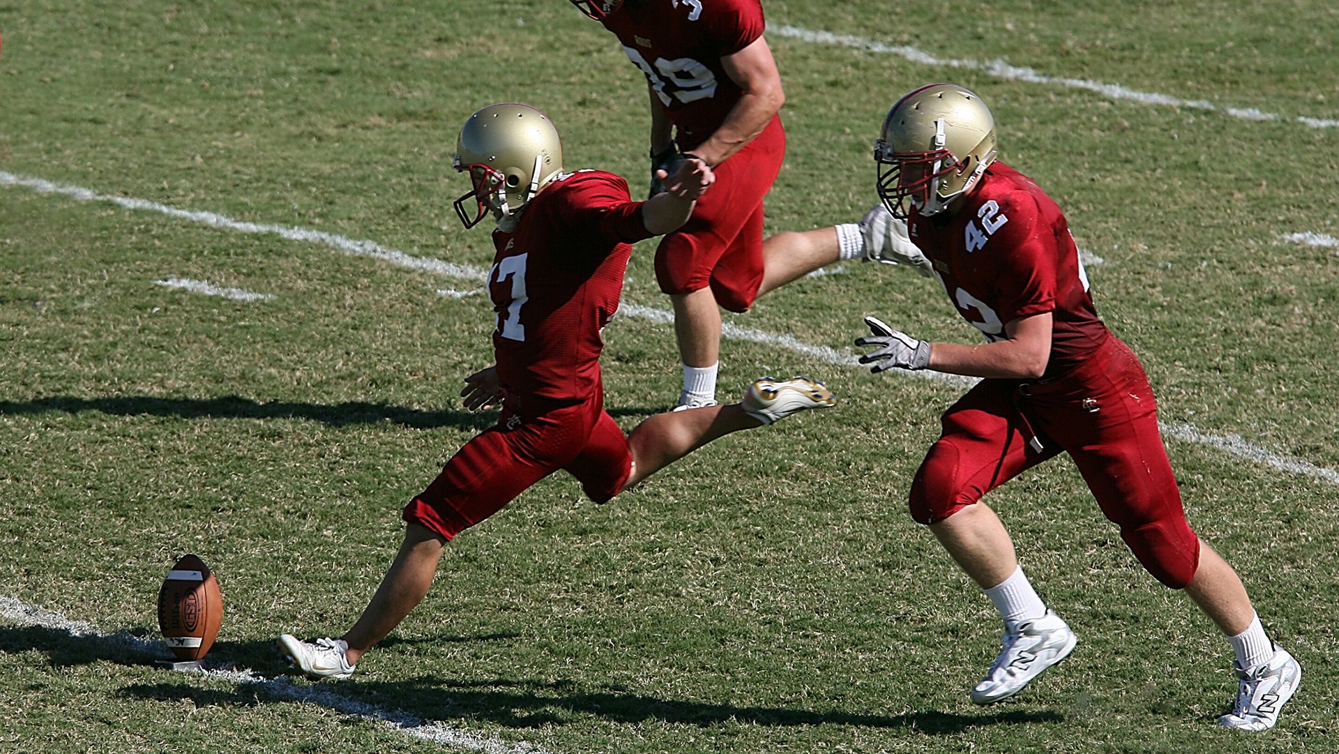 塔特领衔袋鼠队战术革新，快速反击成比赛亮点，袋鼠格斗